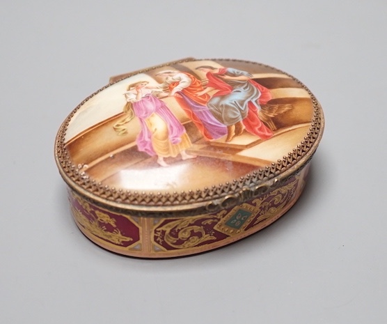 A Vienna style painted porcelain box and cover, c.1900, 8cm